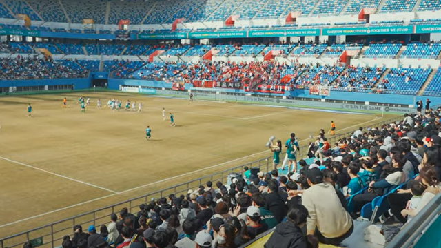 대전월드컵경기장에서 열린 '하나원큐 K리그1 2023'에서 경기를 즐기는 관객이미지